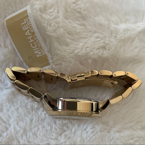 MICHAEL KORS Women’s Bradshaw Watch - Picture 6 of 9